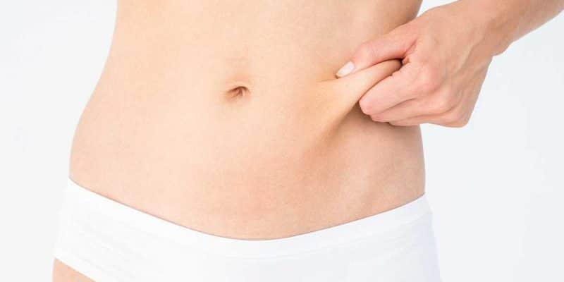 Como é realizada a abdominoplastia?