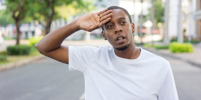 como conter o suor excessivo no verao img 1