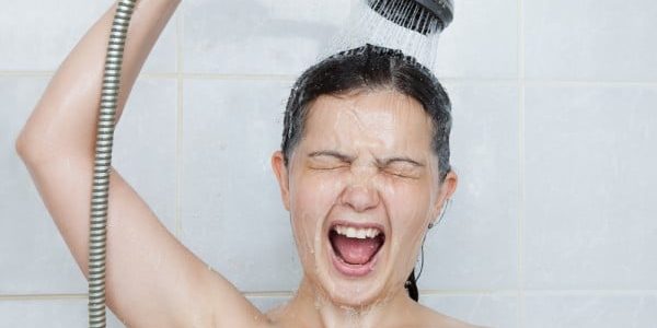 Tomar banho muito quente prejudica a pele? Tomar banho muito quente prejudica a pele?