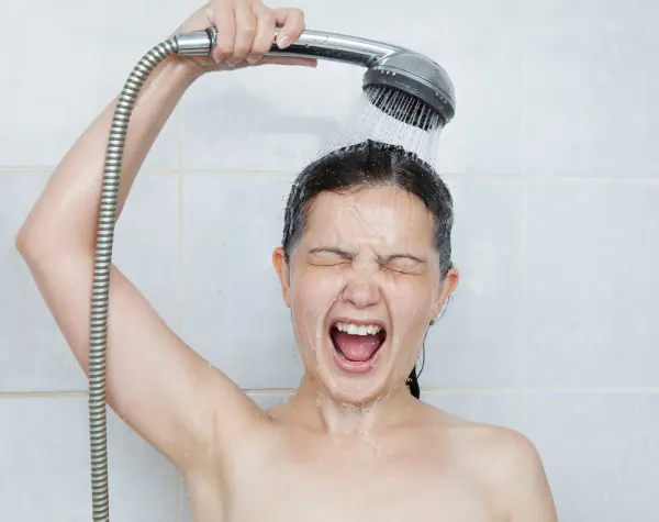 Tomar banho muito quente prejudica a pele? - Cirurgia