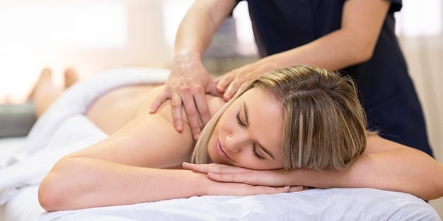 Massagens para reduzir o inchaço no corpo