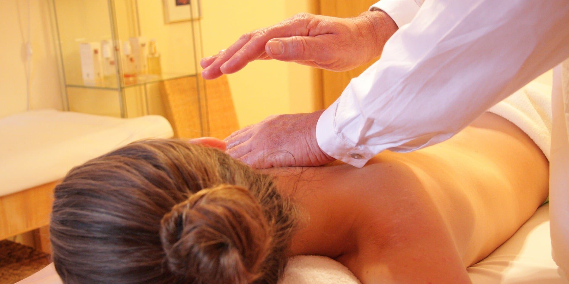 Massagem modeladora 3 benefícios estéticos do procedimento